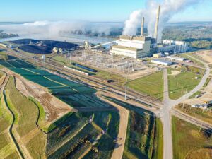 Coal_power_plant_by_Portage,_Wisconsin