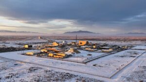 Unity Nuclear Battery microreactor concept from Deployable Energy, a factory‑built, 1‑MWe, helium‑cooled unit using 4.95% enriched UO₂ fuel and non‑exotic materials, designed as a modular “nuclear battery” that can be transported in standard equipment, configured for multiple cooling options and five‑year refueling cycles, and deployed in arrays for onshore, offshore, and remote applications. Courtesy: Deployable Energy